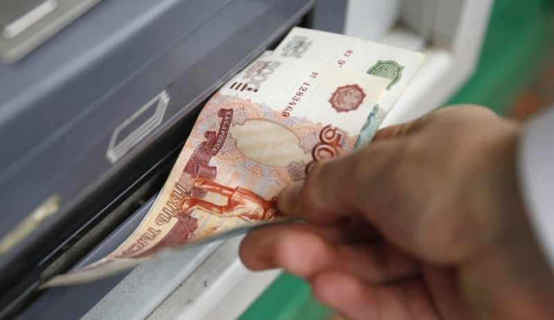 Как снять деньги с просроченной карты Сбербанка