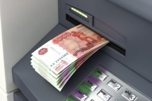 Как снять деньги с банкомата Сбербанка пошаговая