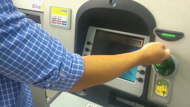 Райффайзенбанк в каких банкоматах можно снять деньги
