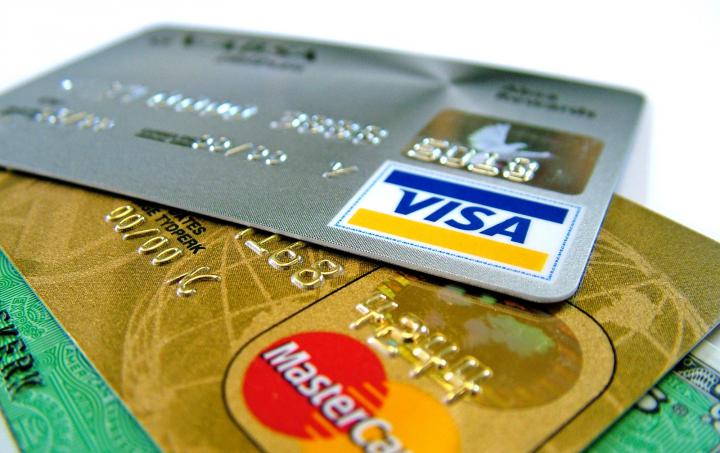 Сколько стоит годовое обслуживание карты Сбербанка Visa